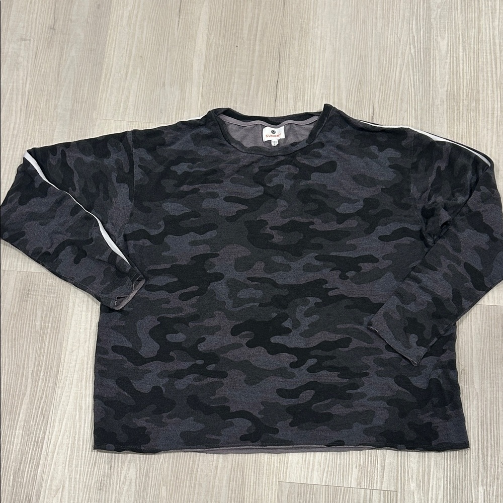 Sundry Black and Gray Camouflage sweatshirt